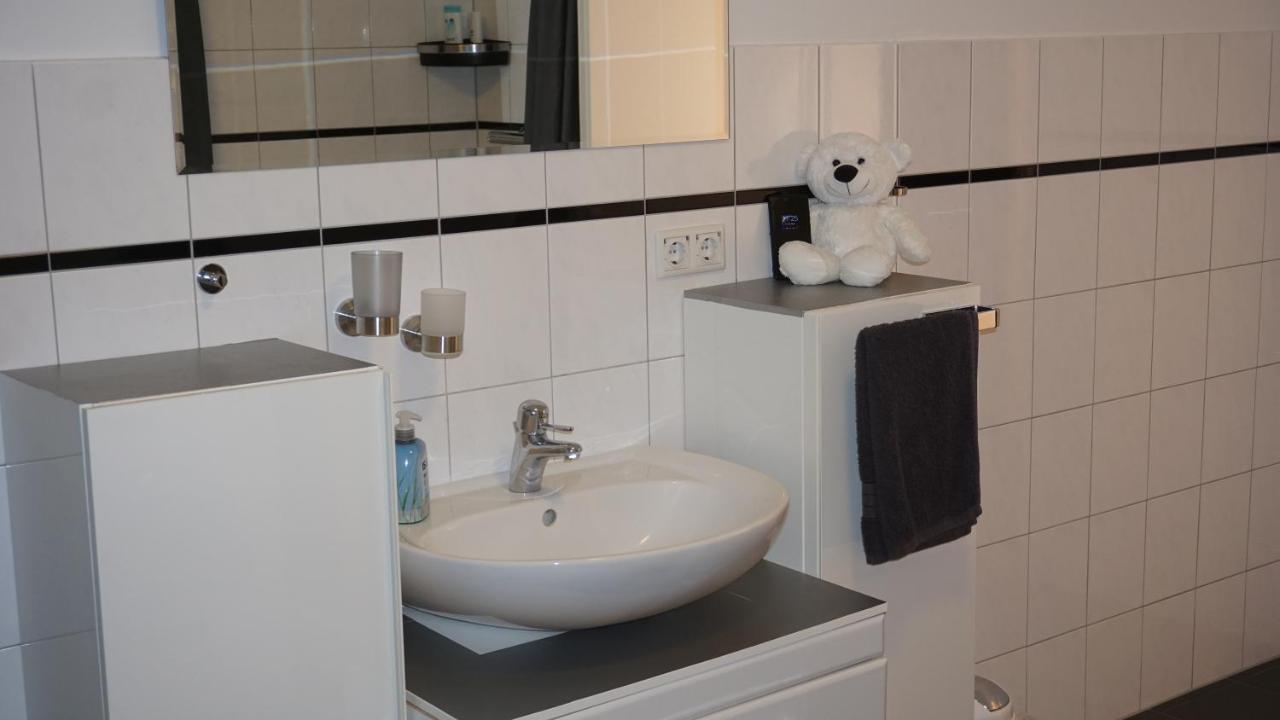 M&M Apartment Düsseldorf Neuss Buitenkant foto